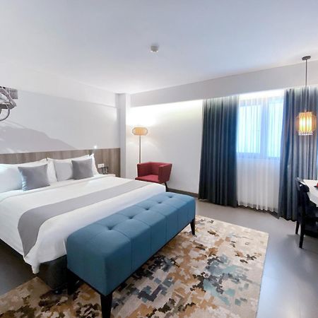 Hotel Neo Malioboro By Aston Джокьякарта Экстерьер фото