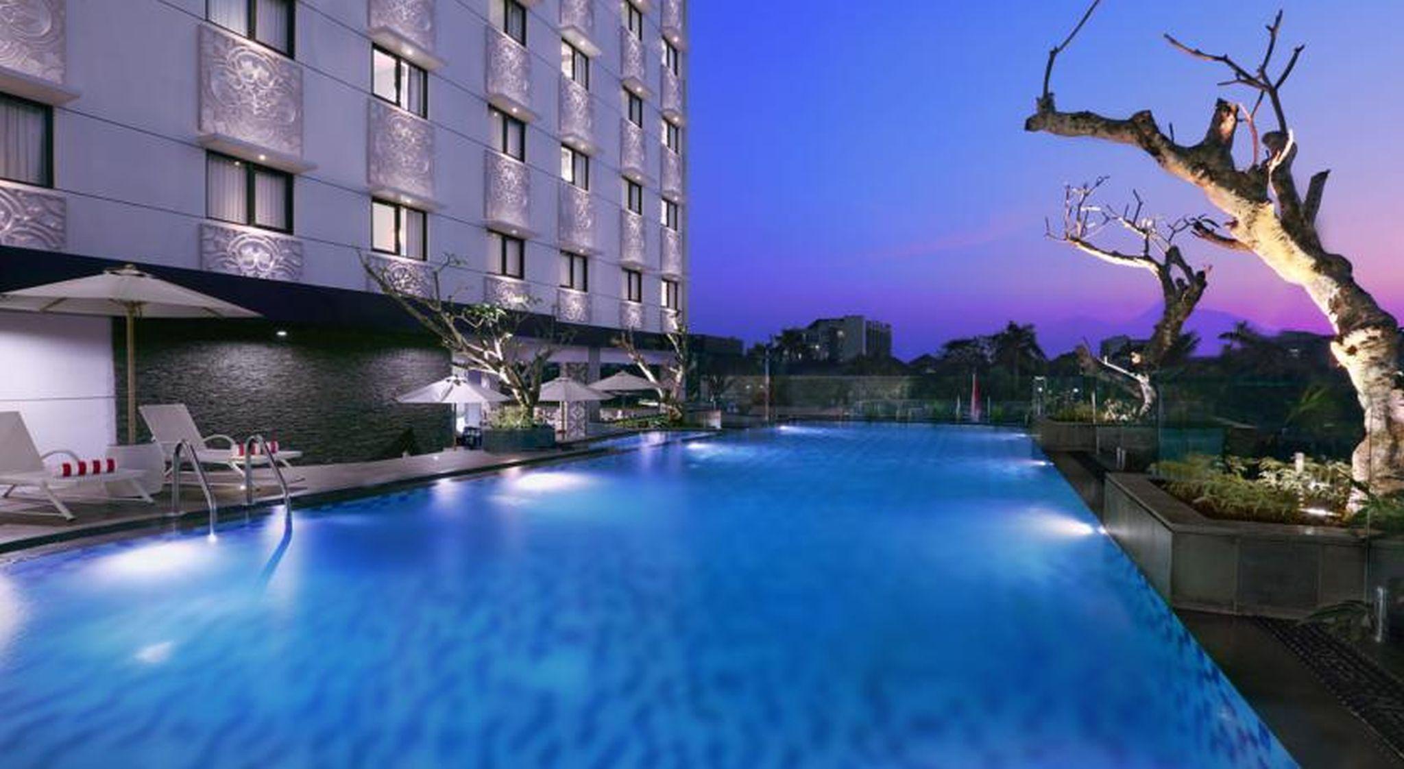 Hotel Neo Malioboro By Aston Джокьякарта Экстерьер фото