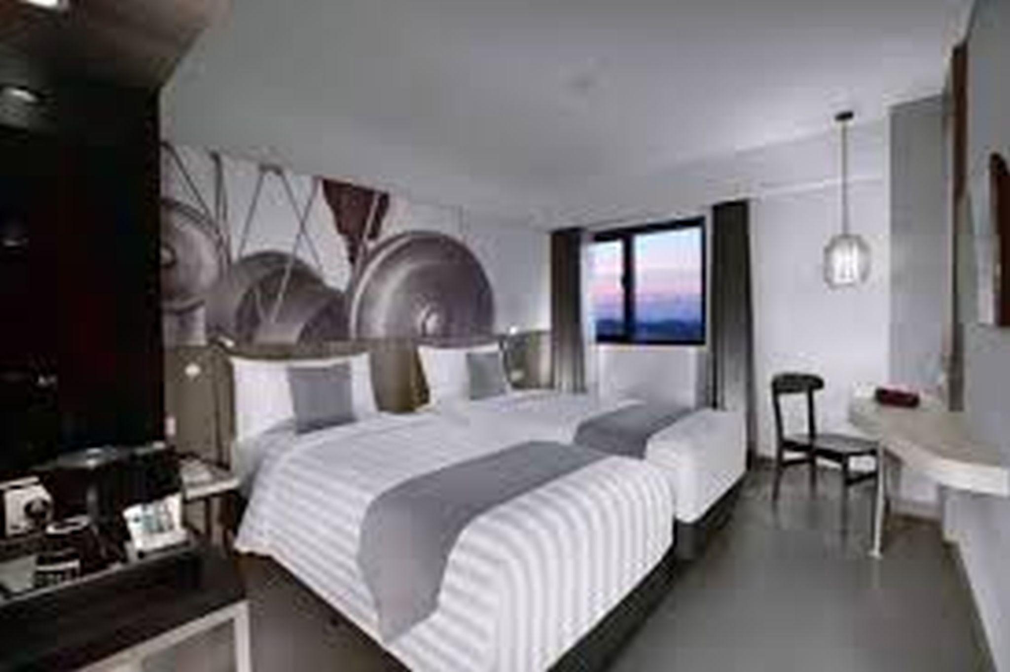 Hotel Neo Malioboro By Aston Джокьякарта Экстерьер фото
