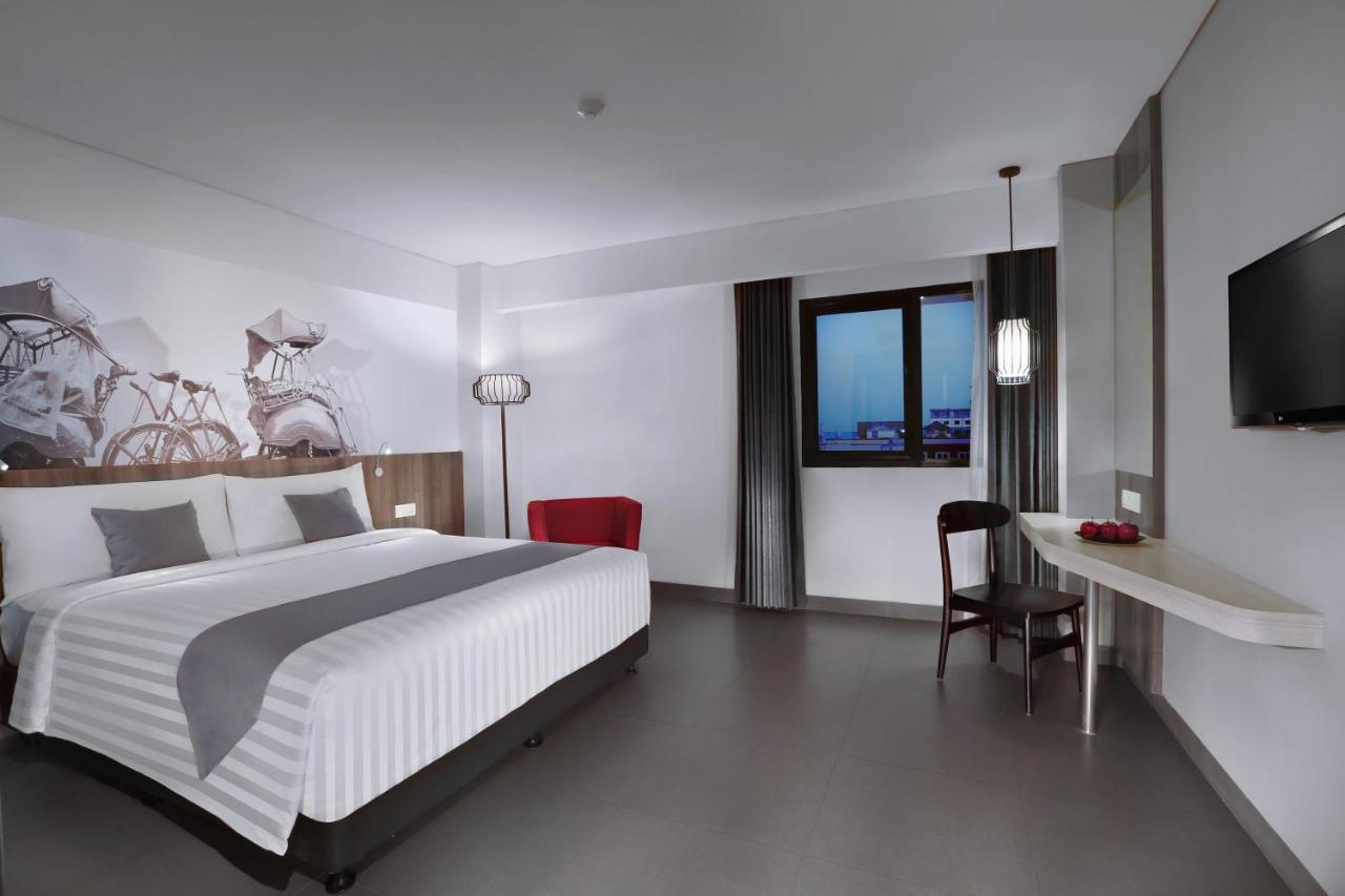 Hotel Neo Malioboro By Aston Джокьякарта Экстерьер фото