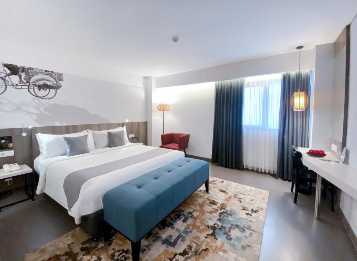 Hotel Neo Malioboro By Aston Джокьякарта Экстерьер фото