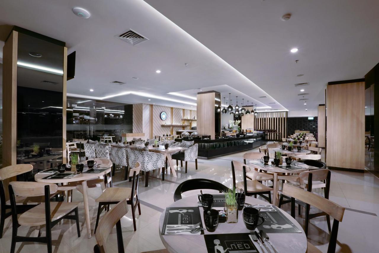 Hotel Neo Malioboro By Aston Джокьякарта Экстерьер фото
