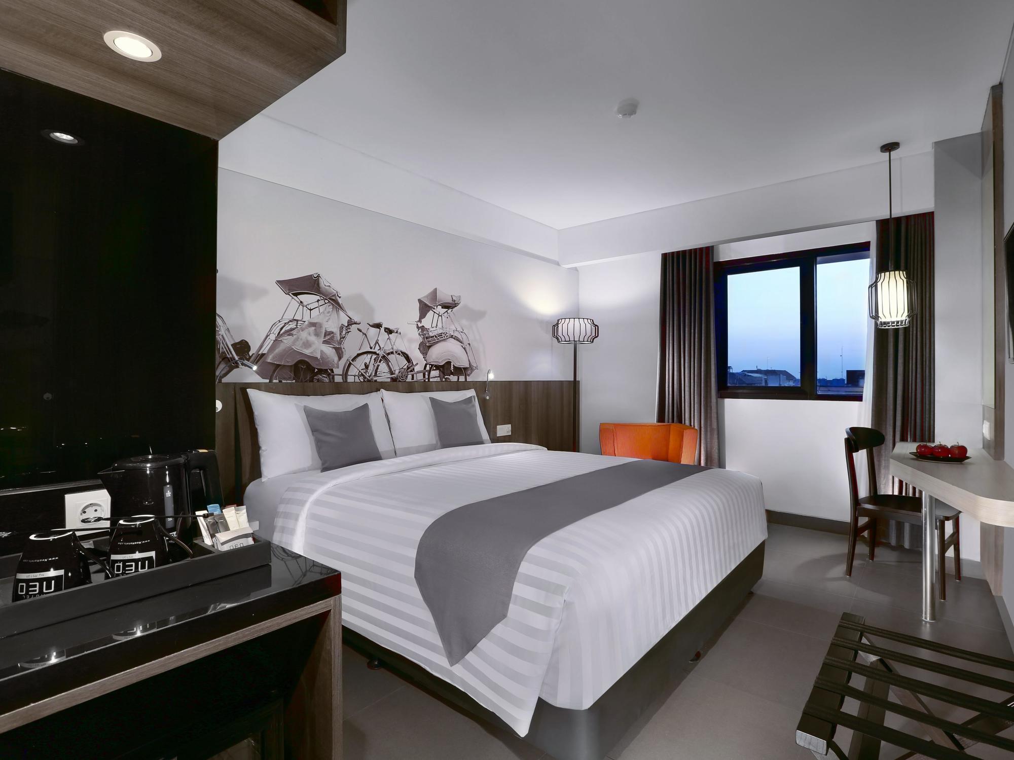 Hotel Neo Malioboro By Aston Джокьякарта Экстерьер фото