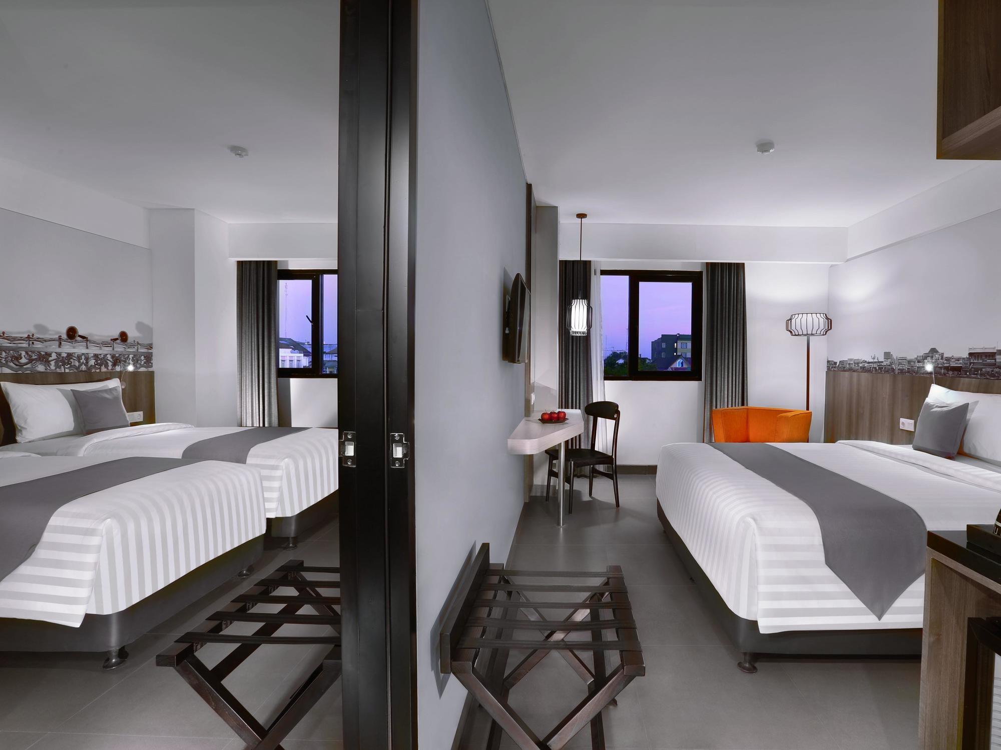 Hotel Neo Malioboro By Aston Джокьякарта Экстерьер фото