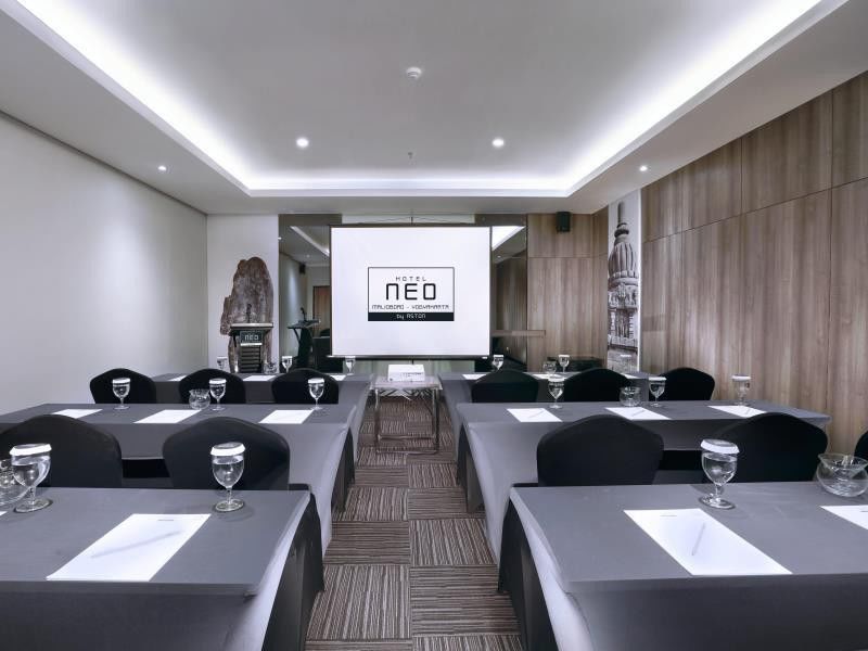 Hotel Neo Malioboro By Aston Джокьякарта Экстерьер фото